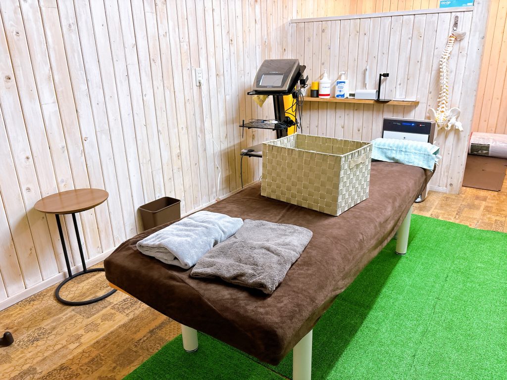 リファイン整骨院・整体院の施術ベッドの様子