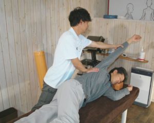 リファイン整骨院・整体院の整体の様子