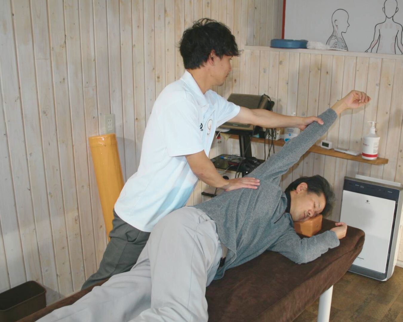 リファイン整骨院・整体院の整体の様子